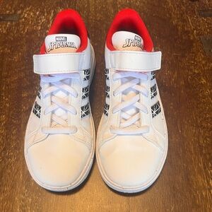 Adidas boys Spider-Man sneaker